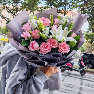 普洱11朵戴安娜粉玫瑰百合，与你一起追逐梦想